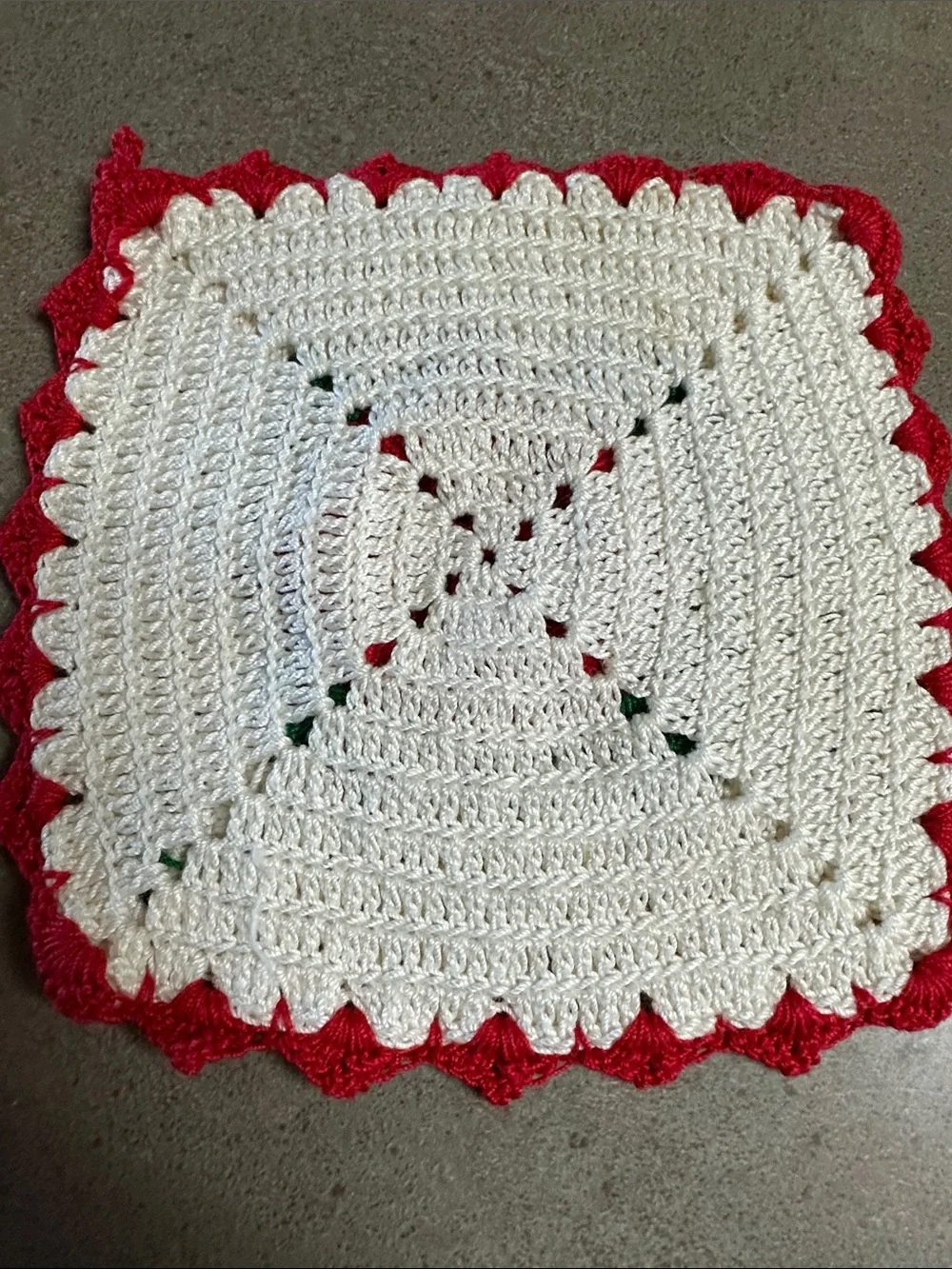 Vintage 4-Piece Handmade Crochet Potholder Set 3D Red Roses Granny Square